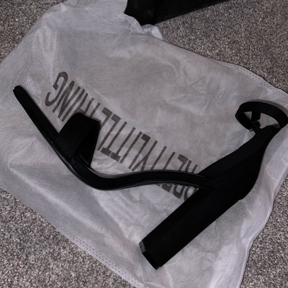 PLT: Pointed Toe Heel Strap - Picture 2 of 5